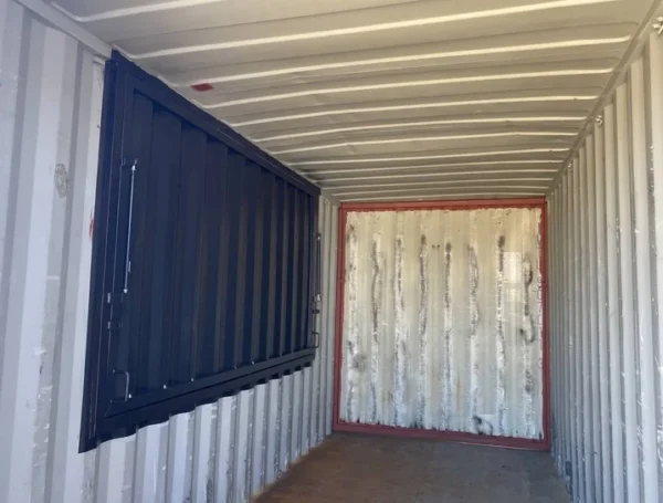 130d33_09dc4bcec4d44153880219c46ccaa8c7mv2-1.webp Conteneur Gastronomique 20 Pieds High Cube avec Trappe Ouverte Vers...