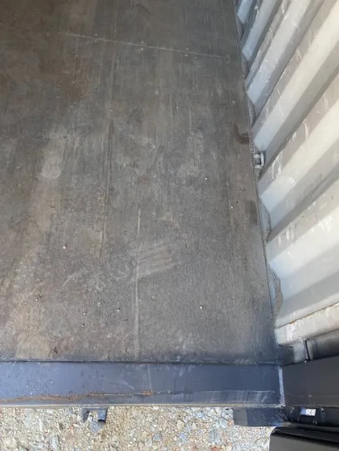 130d33_102d7929cf25477eb015ceef0410b9b8mv2.webp Conteneur Gastronomique 20 Pieds High Cube avec Trappe Ouverte Vers...