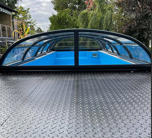 130d33_1236d3306ce742c8b1fcf05a15f11aa4mv2.jpg Piscine Conteneur 611 x 25m Prête à lEmploi avec Toit Pack Premium-...