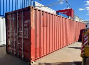 130d33_1405c89f03914a6e8a576a854cd0fd59mv2.webp Conteneur maritime de 40 pieds doccasion-Neuf – Devis Gratuit