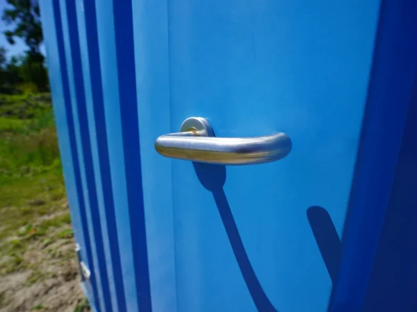 130d33_18cf8865ae6543949536eaba795d0fcdmv2.webp Conteneur Bar Démontable 42 mètres XL Bleu RAL 5015-Neuf – Devis Gr...