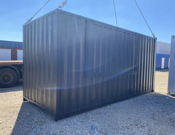 130d33_355cb5c697784ed8b80784d771c3e571mv2-1.webp Conteneur Gastronomique 20 Pieds High Cube avec Trappe Ouverte Vers...