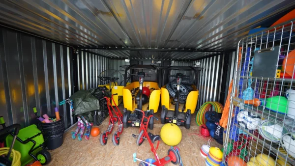 130d33_48d81db706ef4a8e9c3034b6dfc3189bmv2.webp Grand conteneur de stockage modèle standard 6 x 4 mètres-Neuf – Sto...