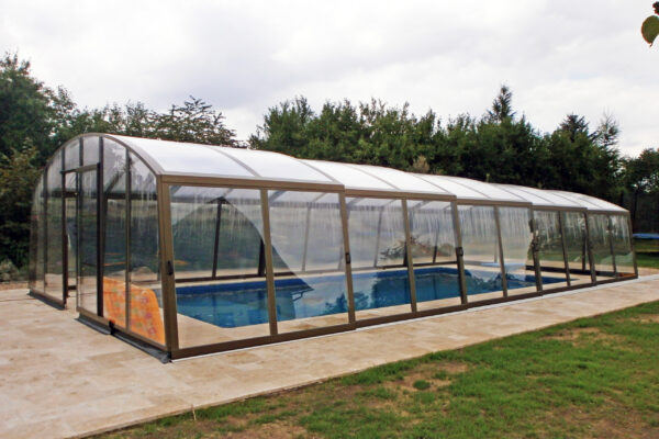 130d33_58fc19486bce462ab5226455094a556fmv2.jpg Abri de piscine Hoch-Neuf – Montage Simple & Rapide