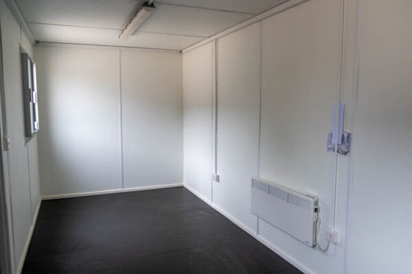 130d33_719aa17ade3e433eba800a008fd5bf38mv2.jpeg Container 20 de bureau avec 2 fenêtres-Neuf – Aménagement Professio...