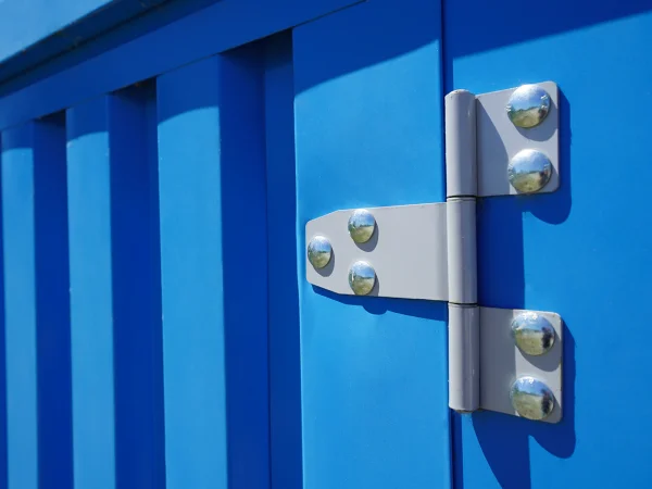 130d33_7944989f55bd43e984bfbe2c37032f24mv2.webp Conteneur Bar Démontable 42 mètres XL Bleu RAL 5015-Neuf – Devis Gr...