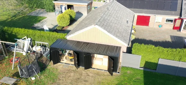 130d33_850f006b26b145b089424efe56471887mv2.webp Grand conteneur de stockage modèle standard 8 x 2 mètres-Neuf – Sto...