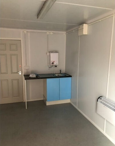 130d33_8ba6e7fa006542608144911e1208c6b9mv2.jpeg Container 20 bureau cuisine et toilette-Neuf – Aménagement Professi...