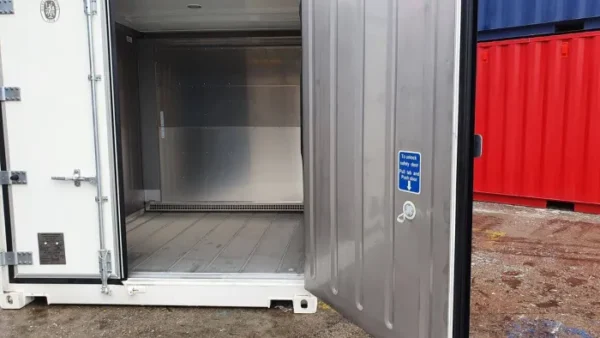 130d33_8d62dda4aca547b5a8c4ffa7ad71036emv2.webp Conteneur Frigorifique Domestique de 10 pieds-Neuf – Devis Gratuit
