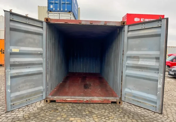 130d33_8f47cab0feeb4744852983bf251e547emv2.webp Conteneur maritime de 20 pieds-Neuf – Prix & Disponibilité