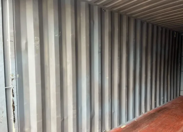 130d33_93f9b5ea889342b99843605904f5c0efmv2.webp Conteneur maritime de 20 pieds-Neuf – Prix & Disponibilité