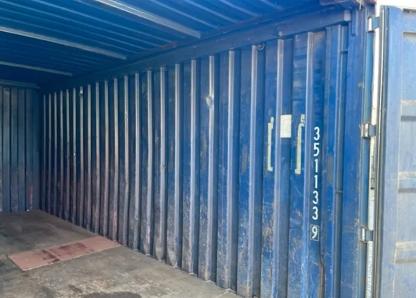 130d33_9a5ab69ffaf64bfebf2295be815628f0mv2.webp Conteneur 20 pieds doccasion-Neuf | Achat & Livraison Rapide