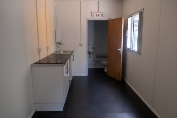 130d33_a5b187be977d4564becb3a259a353ba9mv2.png Container 40 bureau High cube-Neuf – Aménagement Professionnel