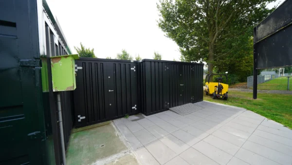 130d33_a5cc7c3720ab4981857452af8aa681e1mv2.webp Grand conteneur de stockage modèle standard 6 x 4 mètres-Neuf – Sto...