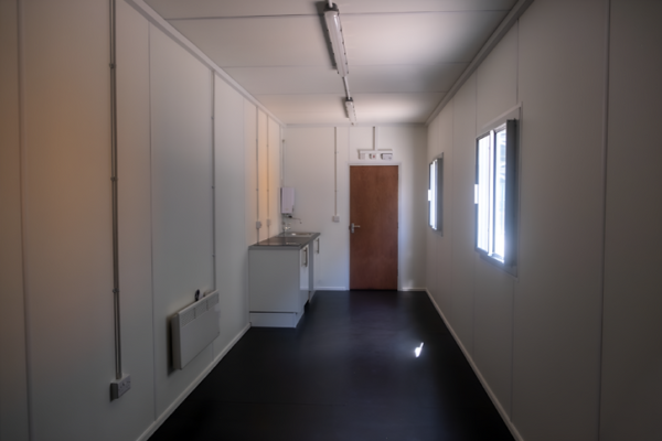 130d33_b05857ad1f894a2aa44132733bc3fe3amv2.png Container 40 bureau High cube-Neuf – Aménagement Professionnel