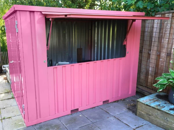 130d33_b25eba65dd604b7b8ae4f8d75a9d56d8mv2.webp Conteneur Bar Démontable XL 32 m Rose RAL 3015-Neuf – Devis Gratuit