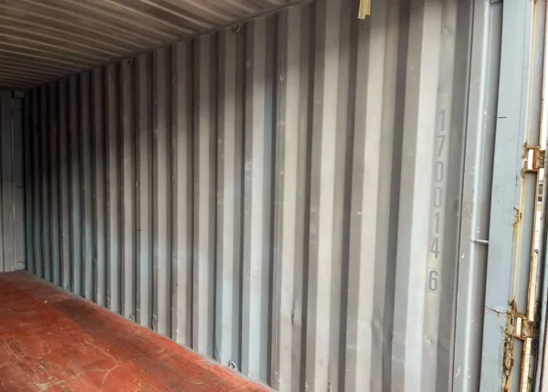 130d33_d754c100e6d8456aa67b3bca1d479e5bmv2.webp Conteneur maritime de 20 pieds-Neuf – Prix & Disponibilité