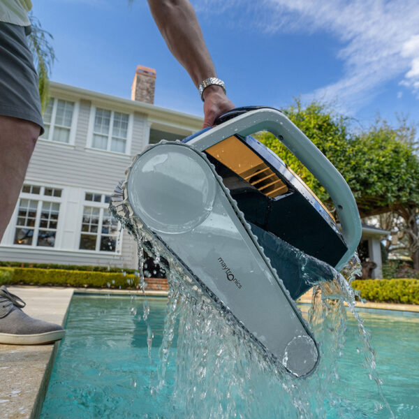 130d33_e1d30eb408a64105a25c0f2350d9738amv2.jpg Robot piscine Dolphin E60I – Garantie 4 ans-Neuf – Qualité Pro, Liv...