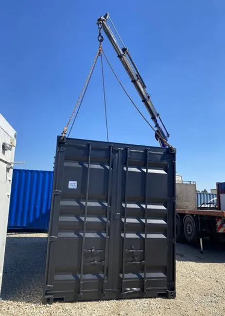 130d33_e3bd4d63be994785be71cbcb09c8a939mv2.webp Conteneur Gastronomique 20 Pieds High Cube avec Trappe Ouverte Vers...