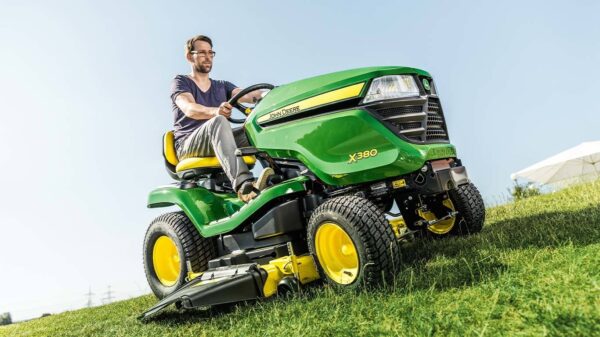 att-5332.jpg Tondeuse autoportée John Deere X380 – Performances exceptionnelles ...