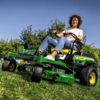 att-5359.jpg Tondeuse électrique ZTRAK 107 cm John Deere Z370R – Entretien Facil...