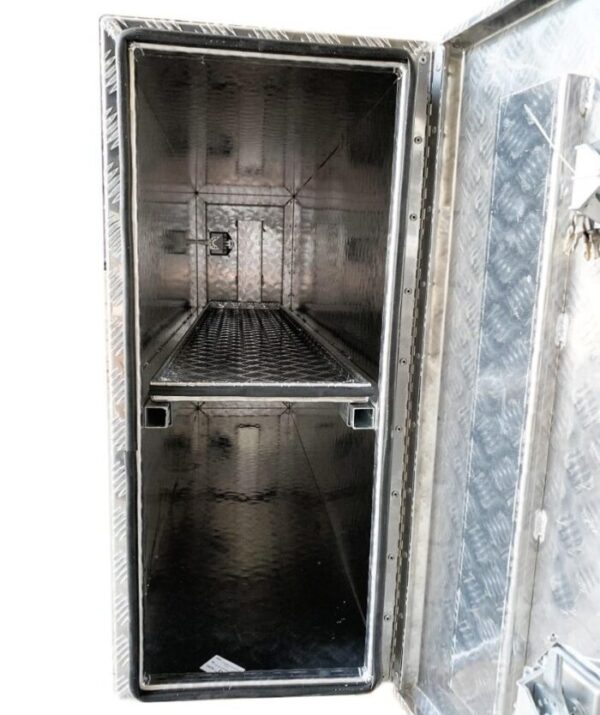 att-5685.jpg Coffre aluminium 2 ouvertures 600L – Transport pratique