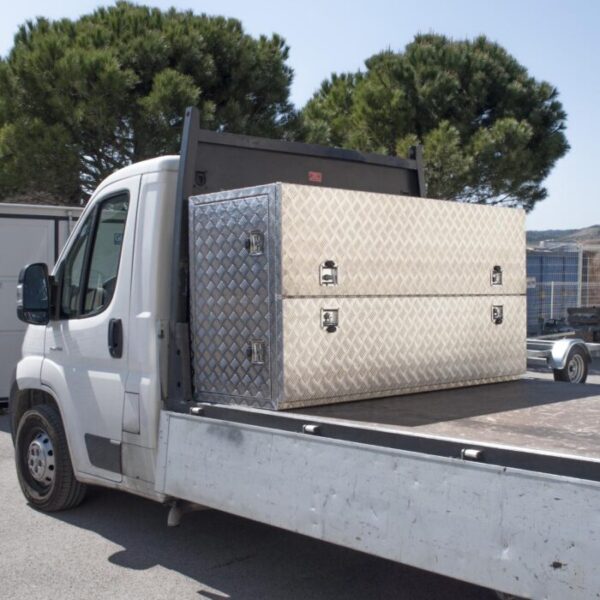 Coffre aluminium 4 ouvertures 1300L – Organisation optimale