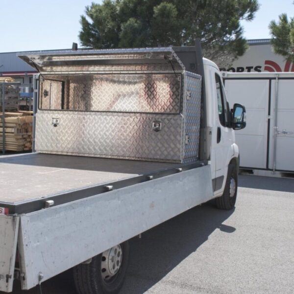 Coffre aluminium 4 ouvertures 1300L – Organisation optimale