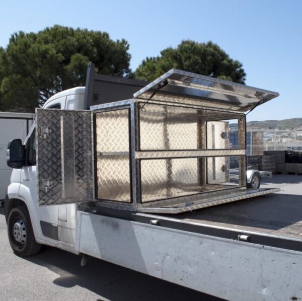 Coffre aluminium 4 ouvertures 1300L – Organisation optimale