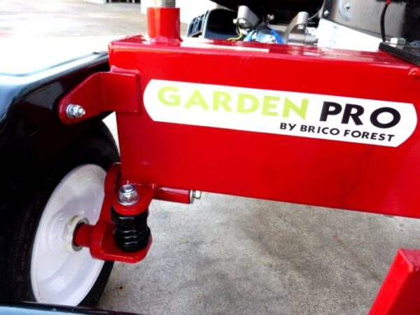 att-5819.jpg Fendeuse de bûches thermique sur remorque FH24T – Livraison Gratuite