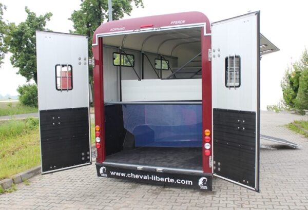 Van Cheval Liberté 4 chevaux Maxi 4 – Transport Équin Homologué