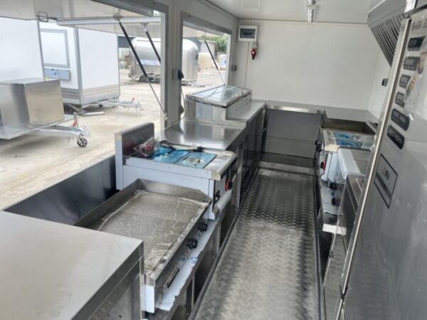 att-8601.jpg Remorque Food-Truck ERZODA Catering Trailer 2400kg – Commerce Ambul...