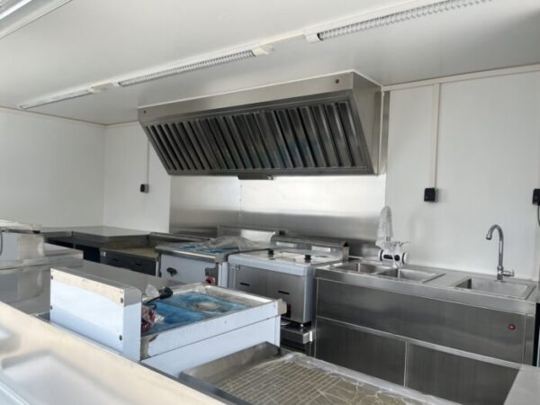 att-8604.jpg Remorque Food-Truck ERZODA Catering Trailer 2400kg – Commerce Ambul...