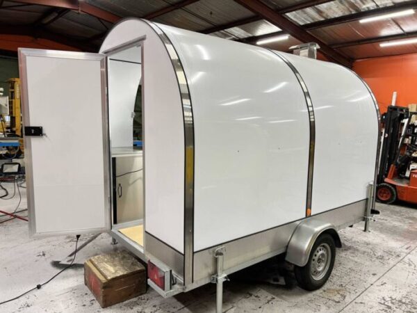 Remorque magasin Truck-food 25m Solution mobile alimentaire – Comme...
