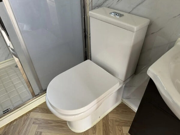 Conteneur Mobile – Tiny House avec Deux Chambres et Cuisine modèle ...