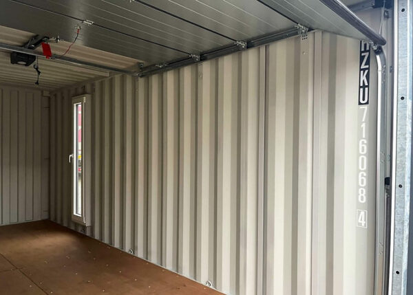 c541a2_3bbd8db1a7274949a2c213ceacb1bd66mv2.jpg Conteneur Maritime 20 avec Portes Garage Sectionnelles-Neuf – Devis...