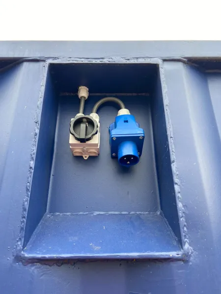 c541a2_8189e0ca62f746a6bab98e324de2d105mv2.webp Conteneur datelier de 10 pieds-Neuf – Devis Gratuit