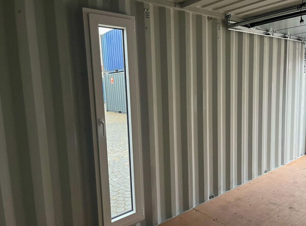c541a2_82d8a76612ad457d95608c3ad0d2d1a8mv2.jpg Conteneur Maritime 20 avec Portes Garage Sectionnelles-Neuf – Devis...