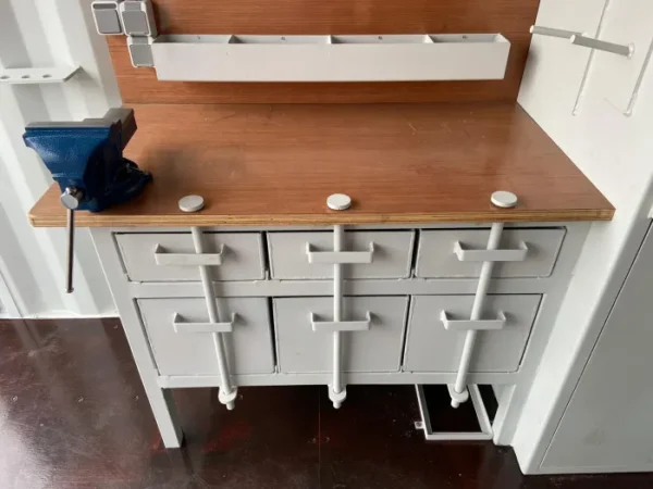 c541a2_94bae9a1ea654edabe7800fbfa71e7c0mv2.webp Conteneur datelier de 10 pieds-Neuf – Devis Gratuit