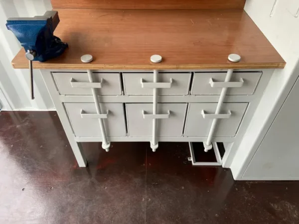 c541a2_b951f1adfec04ec0a7a670df2876944emv2.webp Conteneur datelier de 10 pieds-Neuf – Devis Gratuit