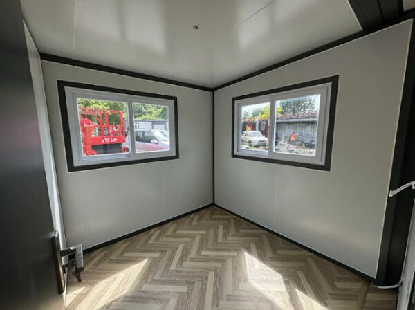 Conteneur Mobile – Tiny House avec Deux Chambres et Cuisine modèle ...