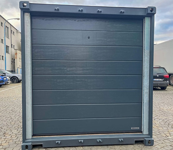 c541a2_cd024db47469471a8e11e85295d0467emv2.jpg Conteneur Maritime 20 avec Portes Garage Sectionnelles-Neuf – Devis...