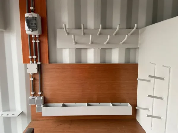 c541a2_e64e93334056473bae38969ef93b074dmv2.webp Conteneur datelier de 10 pieds-Neuf – Devis Gratuit