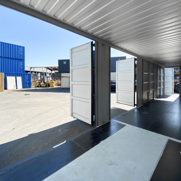 conteneur-4-portes-laterales-4.png Container maritime 40 pieds HC 4 portes latérale – Devis Gratuit